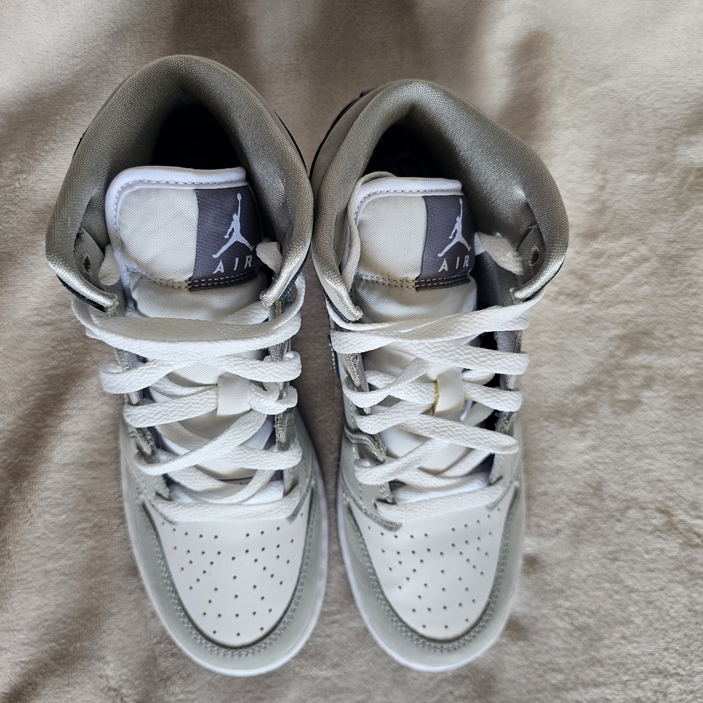 Jordan Kids Sneakers in Gray and White - Picture 5 of 6